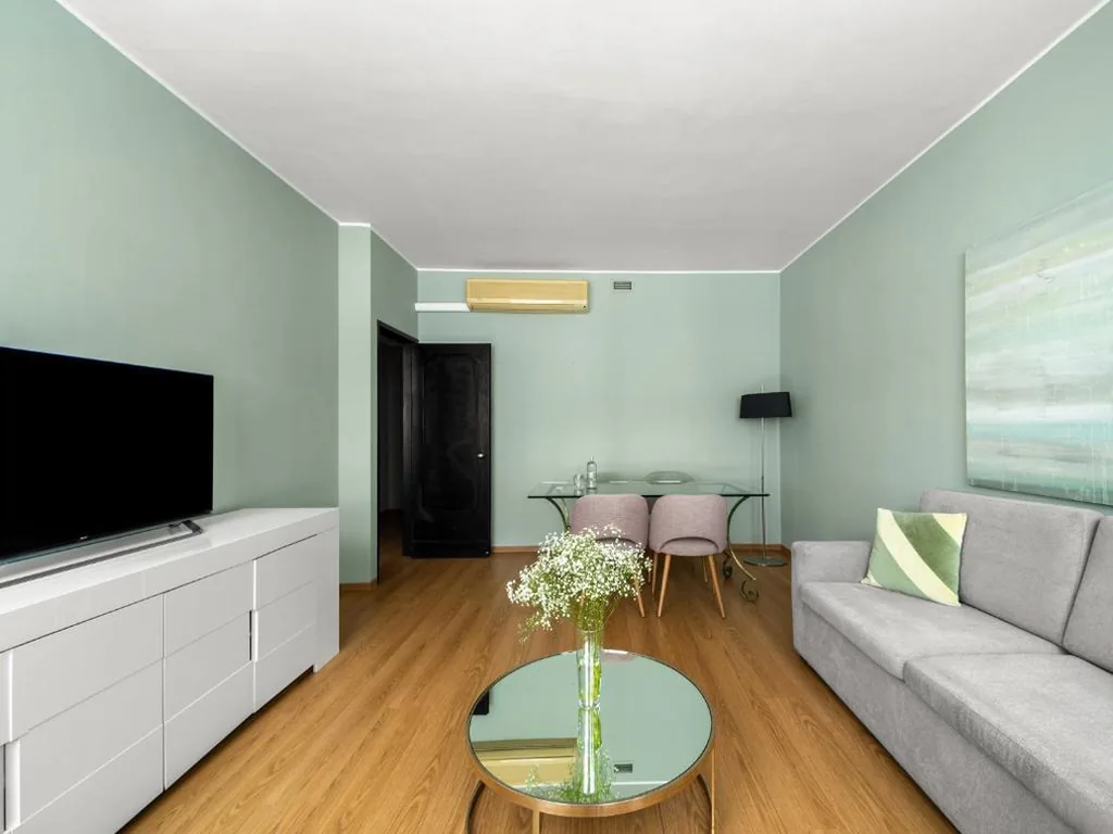 Large 1 Bedroom Apartment with Sofa Bed — Milan Adore