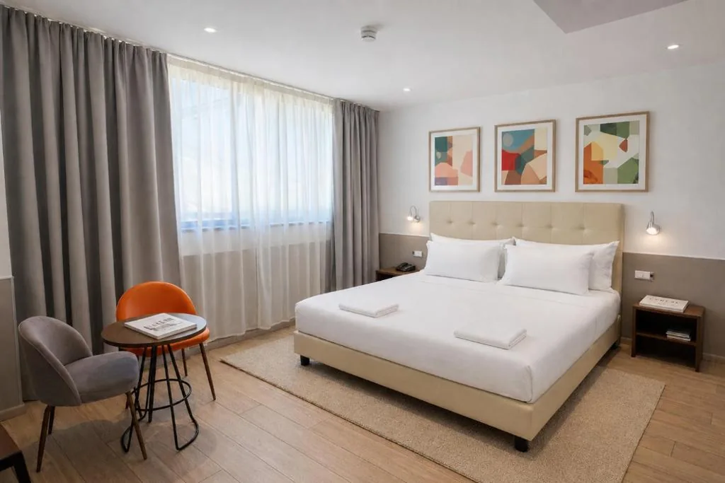 Lh HOTELS