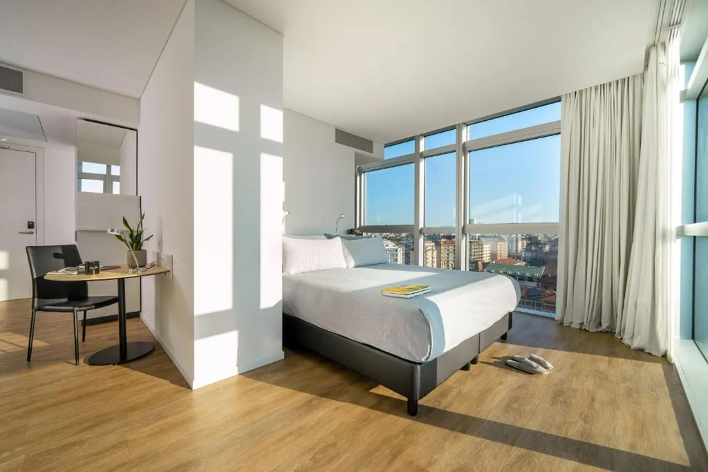 Interconnecting Loft with Inner City View — INNSiDE by Meliá Milano Torre GalFa