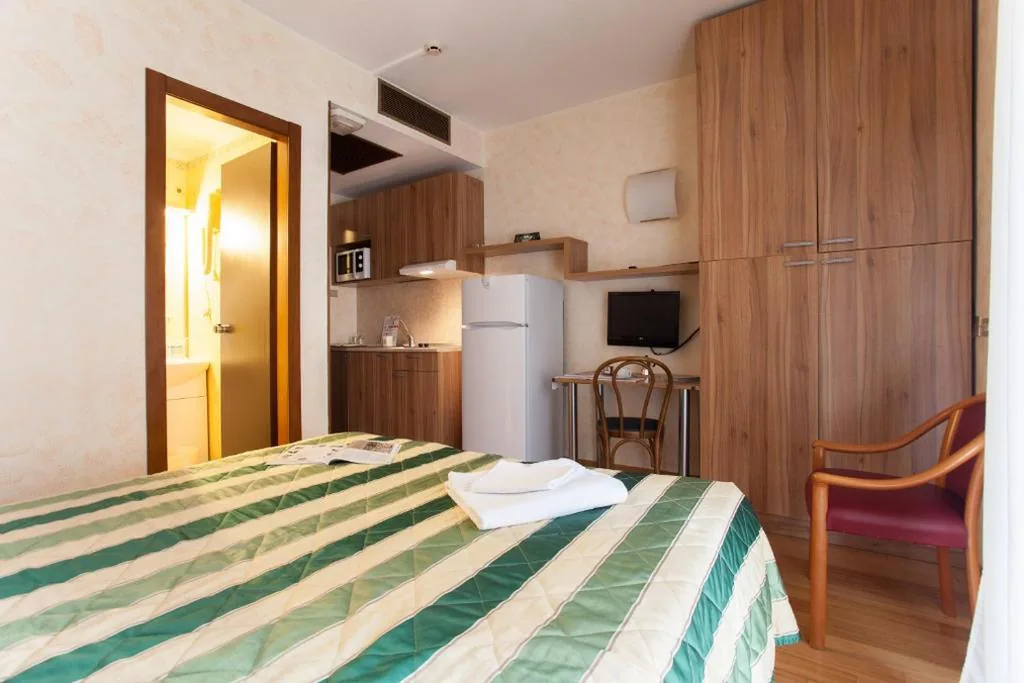 Studio (1 Adult) — Residence Desenzano