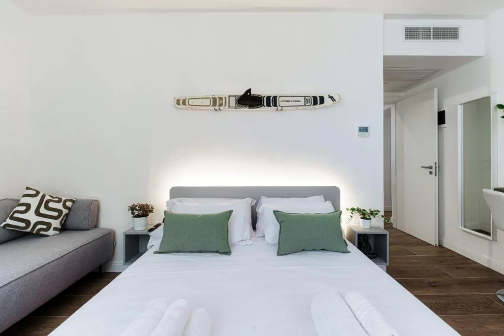 Studio Apartment — Casa Batèl Suites & Apartments – Ferry, Free Parking, Market & Lake Side