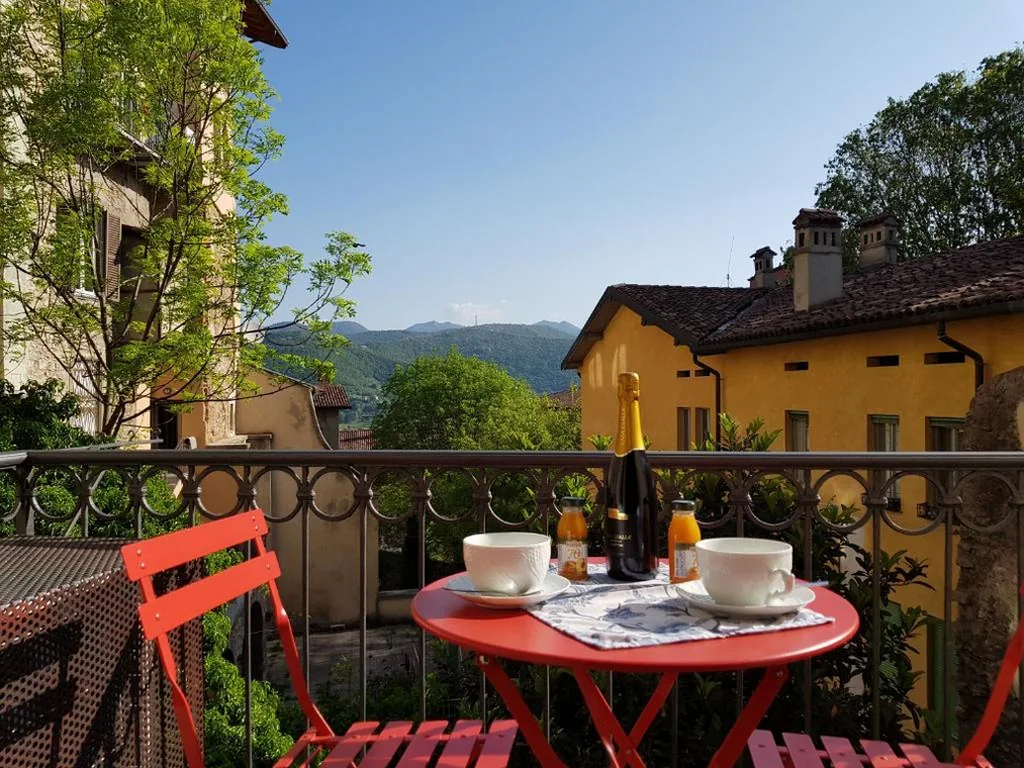 Monolocale con Balcone — Bergamo Alta Guest House