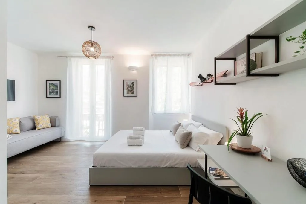 Studio Apartment with Balcony — Casa Batèl Suites & Apartments – Ferry, Free Parking, Market & Lake Side