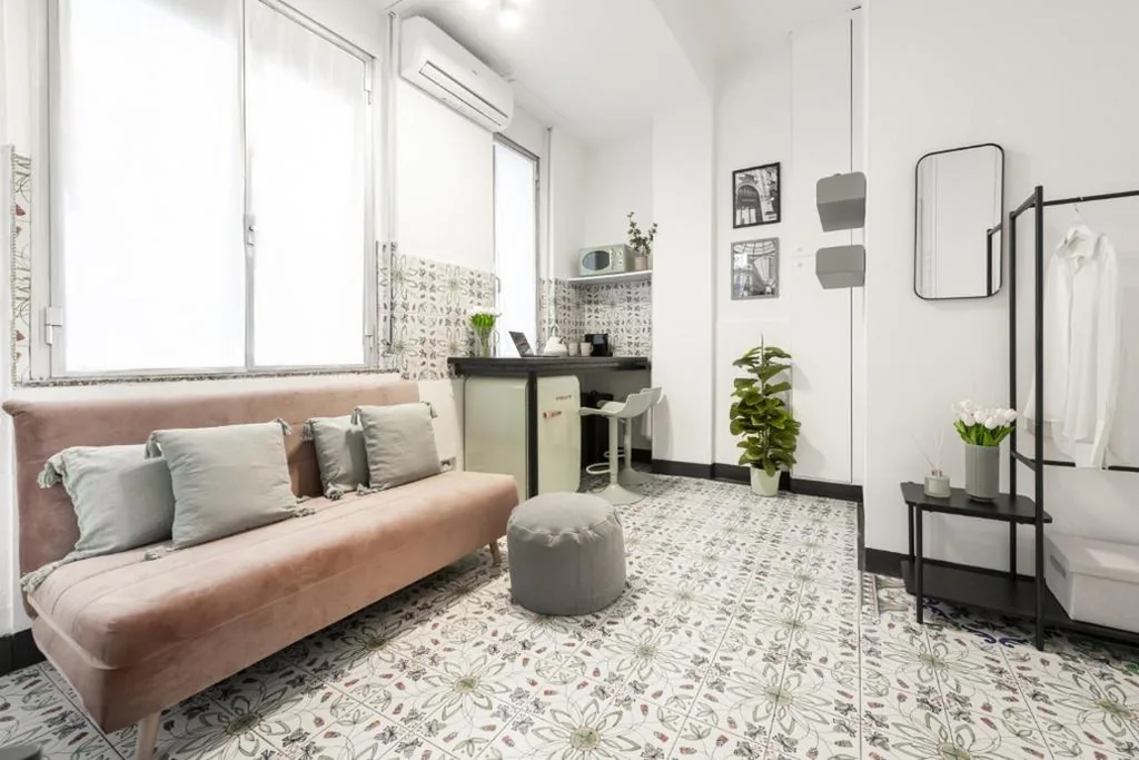 Studio with Balcony — EASYLIFE – SUITE in Via Della Spiga