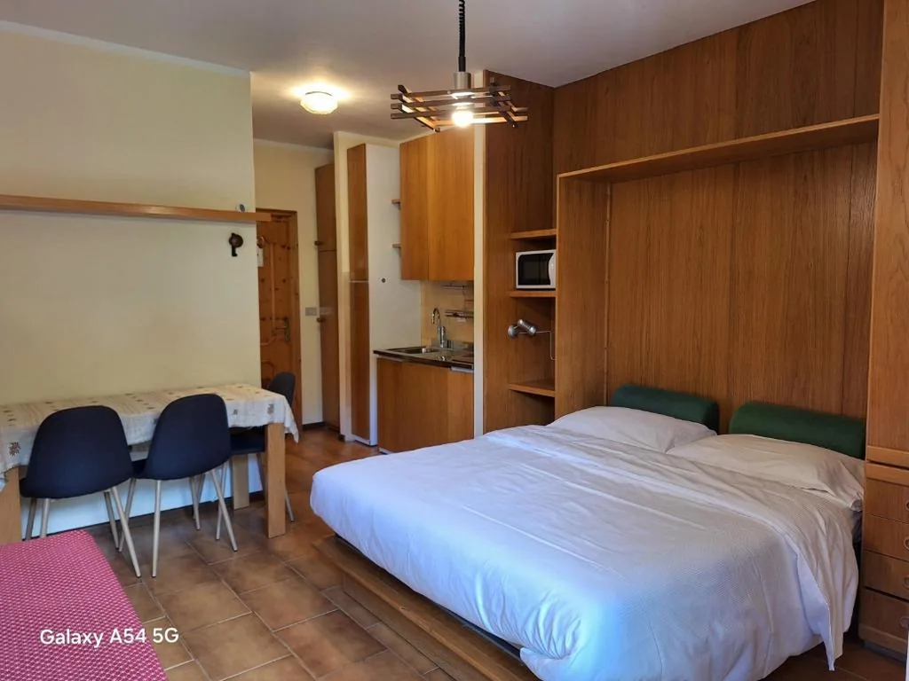 Studio Apartment with Balcony — Residence Raffaella