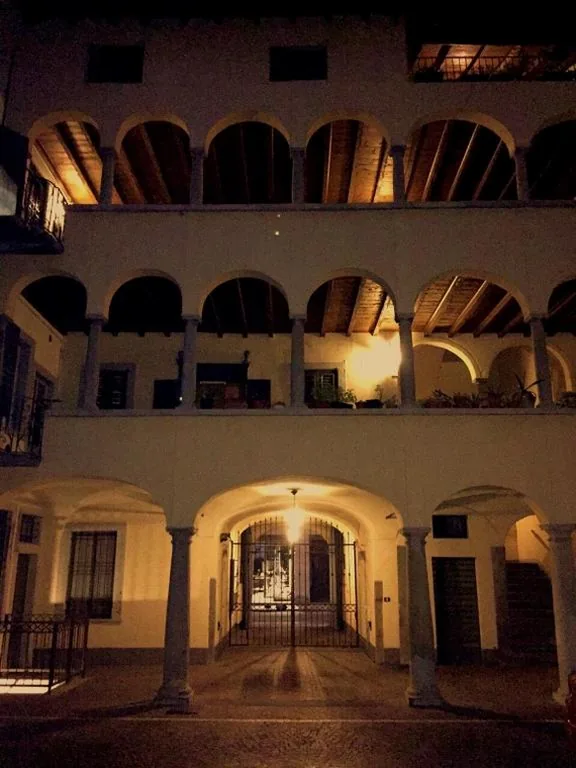 Deluxe Studio — Angolo Del Poeta