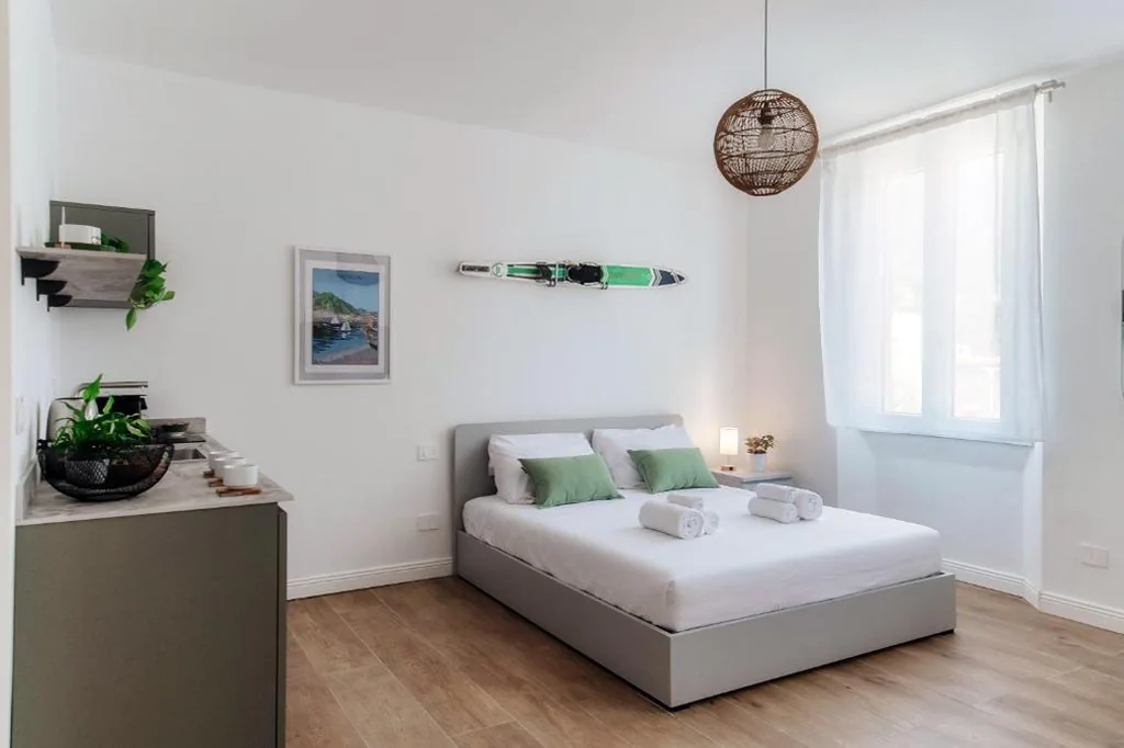 Deluxe Studio Apartment — Casa Batèl Suites & Apartments – Ferry, Free Parking, Market & Lake Side