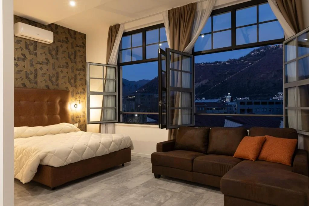 King Deluxe Studio — Living Lake Como – Apartments & Parking