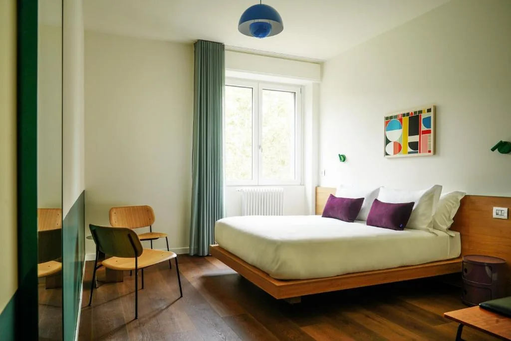 Monolocale Medium con Angolo Cottura, Balcone e Zona Giorno Separata — Numa Milan Sempione