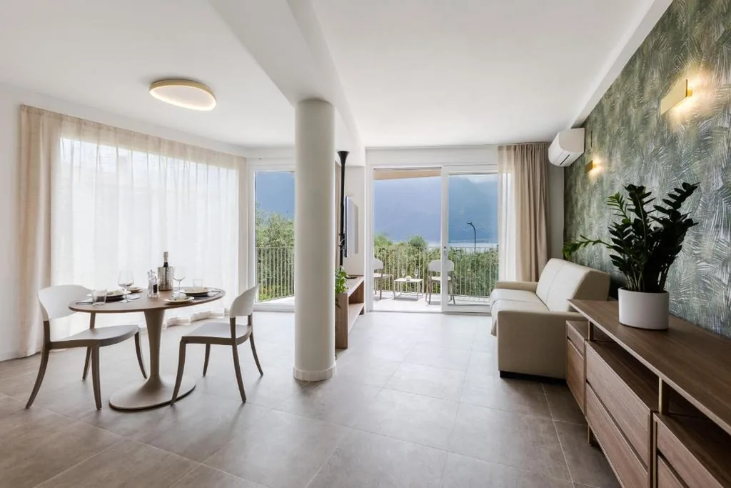 One-Bedroom Panoramic Apartment with Lake View — Lumia Living Limone