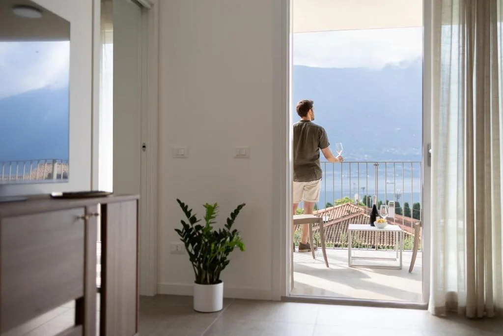 One-Bedroom Standard Apartment with Lake View — Lumia Living Limone