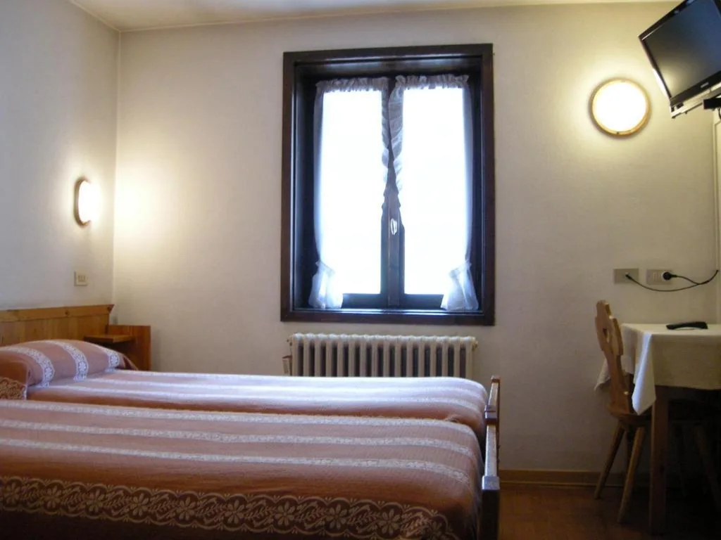 Piccola Camera Matrimoniale/Doppia con Letti Singoli — Hotel Federia