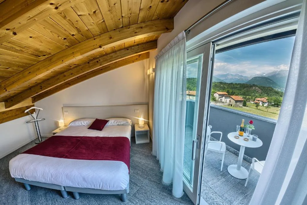 Rainbow Holiday Apartments Lake Como