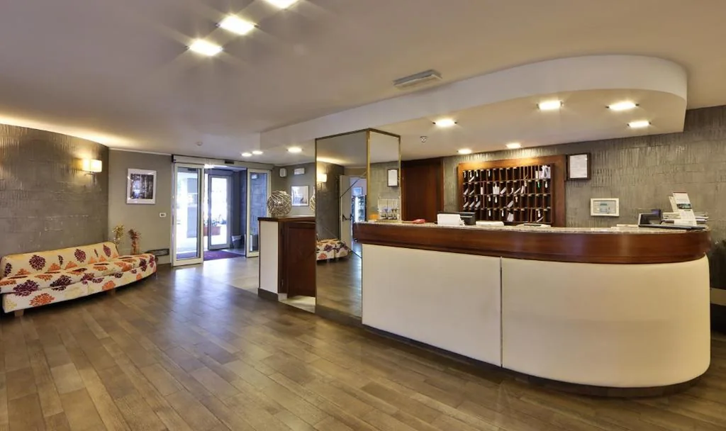 Regal Residence — foto 8