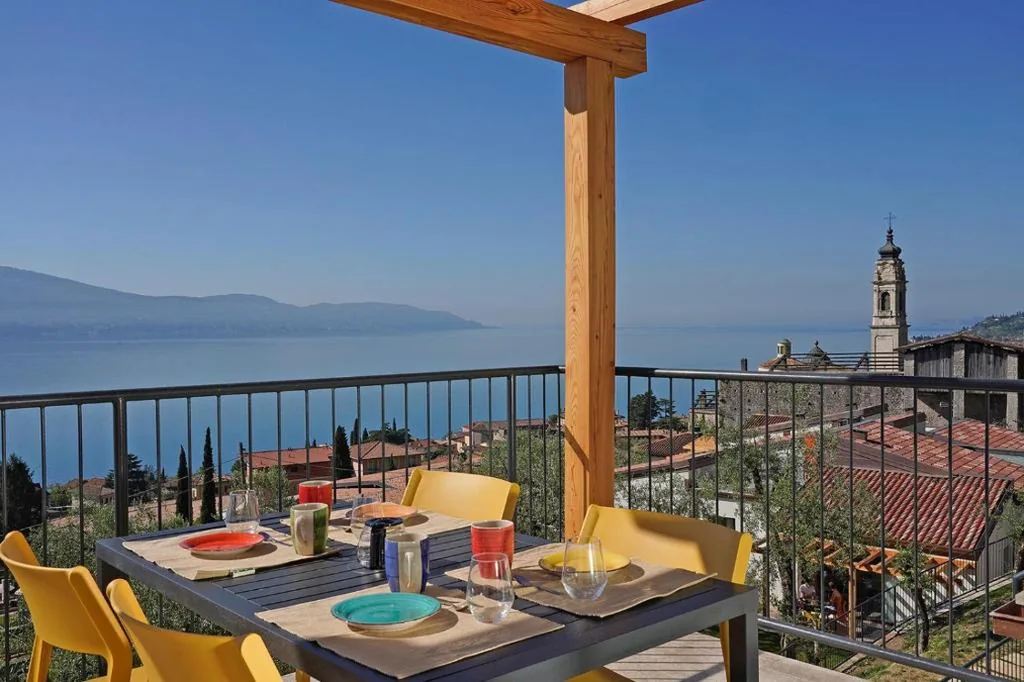 Residence Dany appartamenti con cucina vista lago piscina e parcheggio