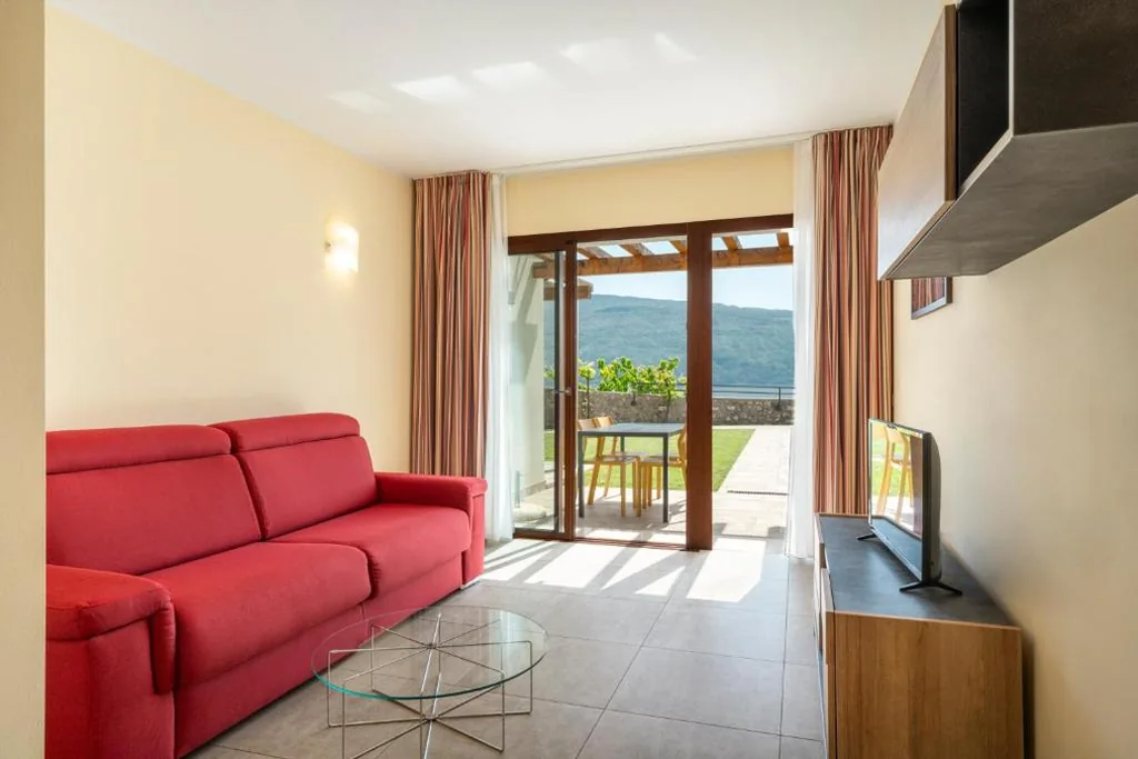 Residence Dany appartamenti con cucina vista lago piscina e parcheggio — foto 4