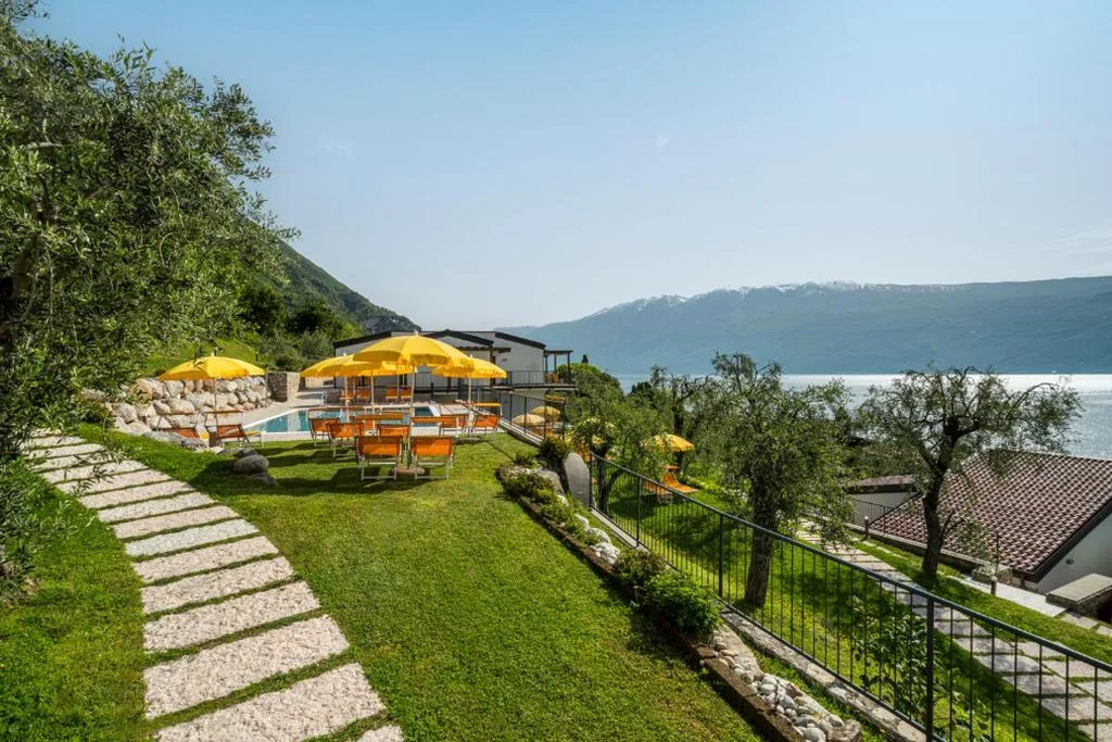Residence Dany appartamenti con cucina vista lago piscina e parcheggio — foto 5