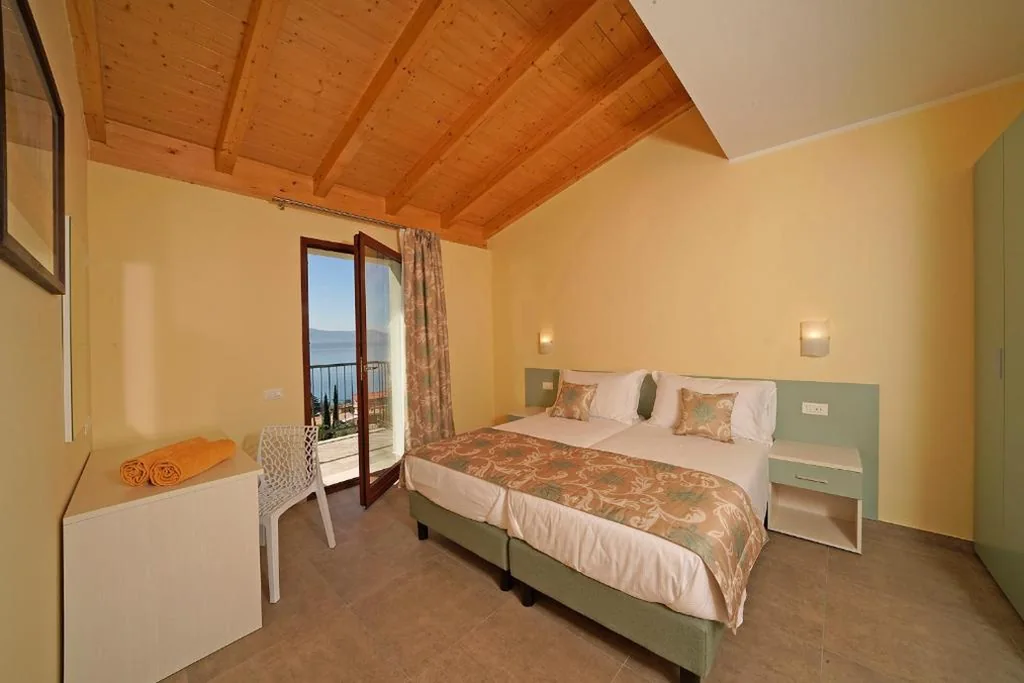Residence Dany appartamenti con cucina vista lago piscina e parcheggio — foto 6
