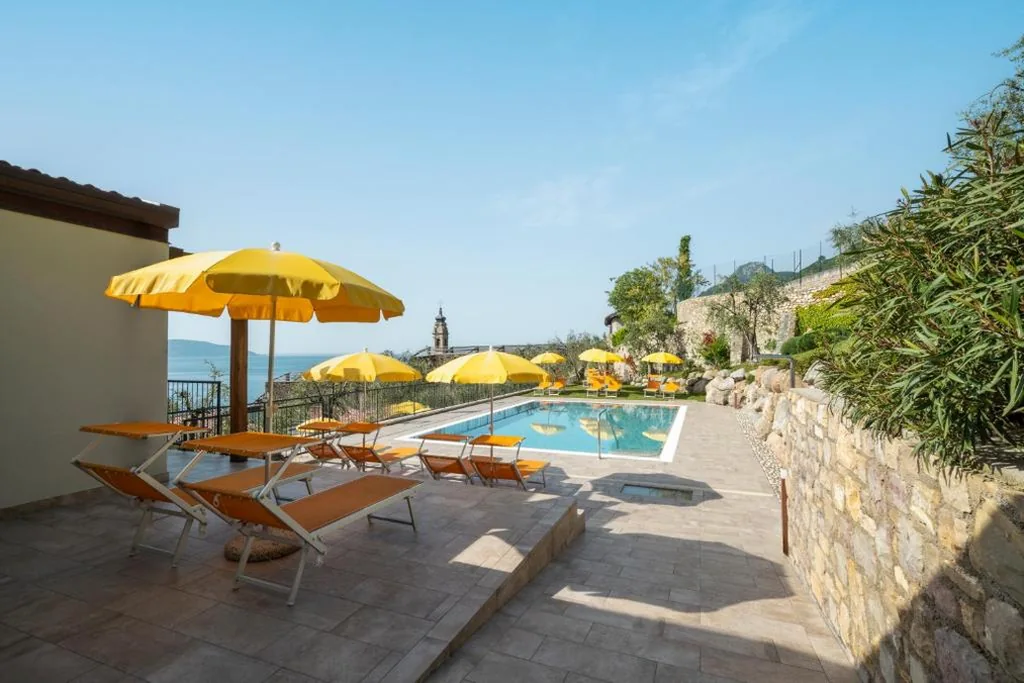 Residence Dany appartamenti con cucina vista lago piscina e parcheggio — foto 7