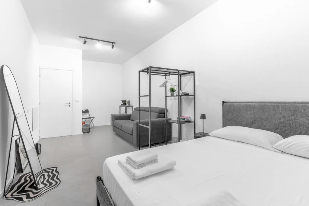 Room 12 MILANO -Near Train Station -15 min Rho Fiera-Duomo-Malpensa — foto 8