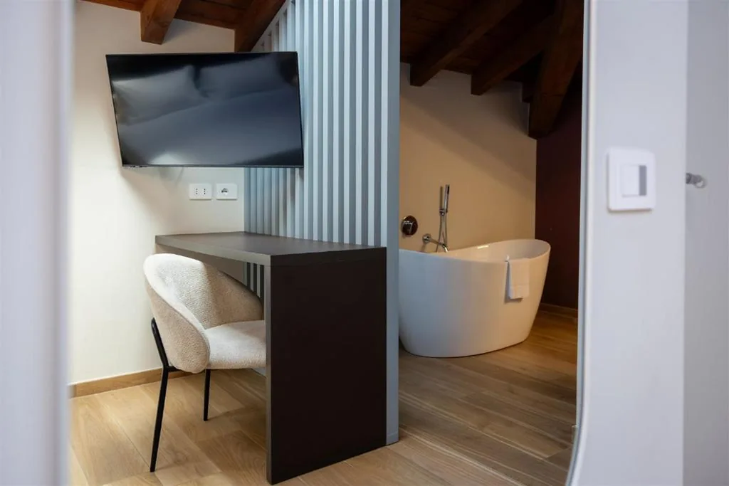 RossoVino Milano Boutique