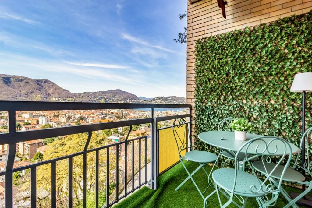 Silk & Sunset – City and Lake View with parking