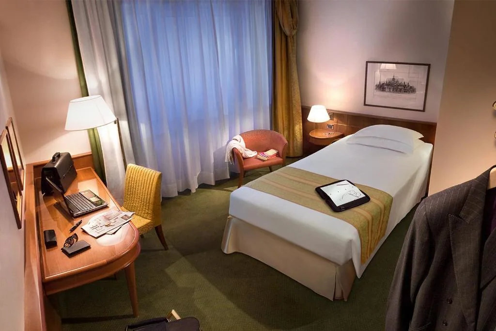 Single Classic Room — Hotel Cavour