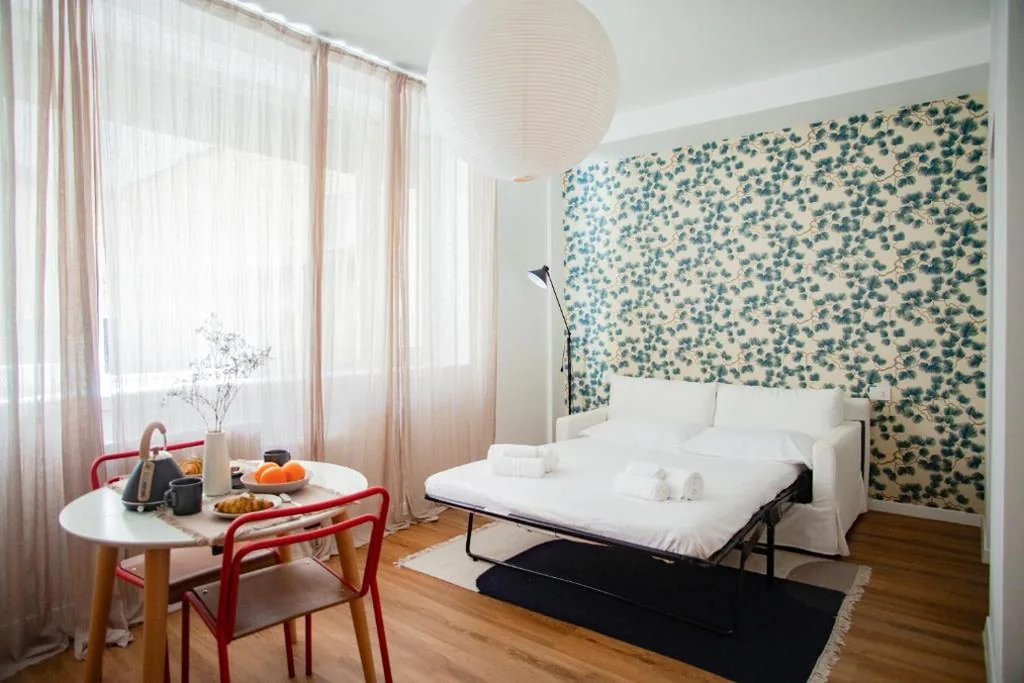 Spacious Design Apartment Central Milan