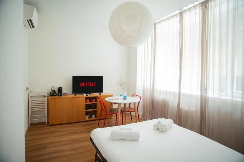 Spacious Design Apartment Central Milan — foto 8