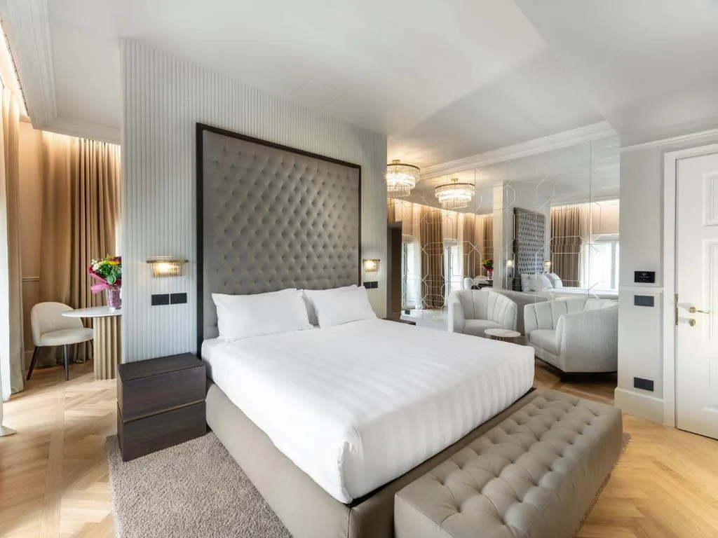 Suite Angolare con Vista Duomo — The Glamore Milano Duomo