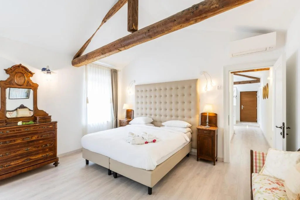 Suite con 2 Camere da Letto con Vista Parziale Lago - Dependance — Hotel Villa Florida & Suite Apartments
