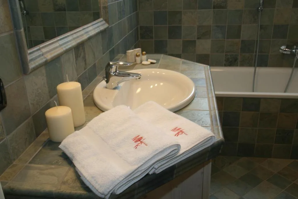 Suite with 2 Bedrooms — Hotel Meeting
