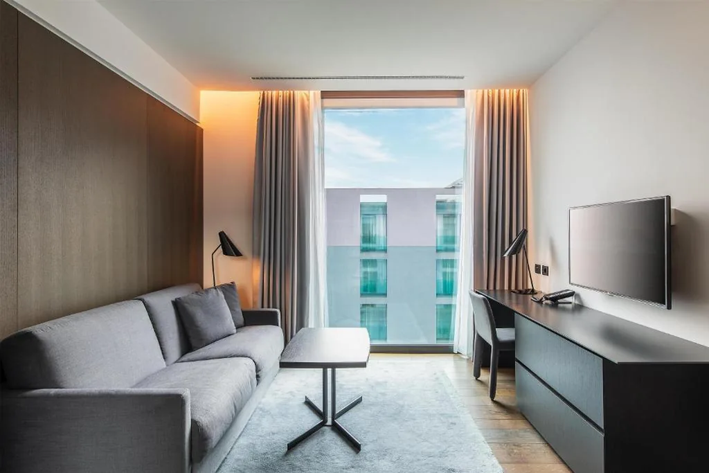 Suite with Balcony and Lake View — Hilton Lake Como