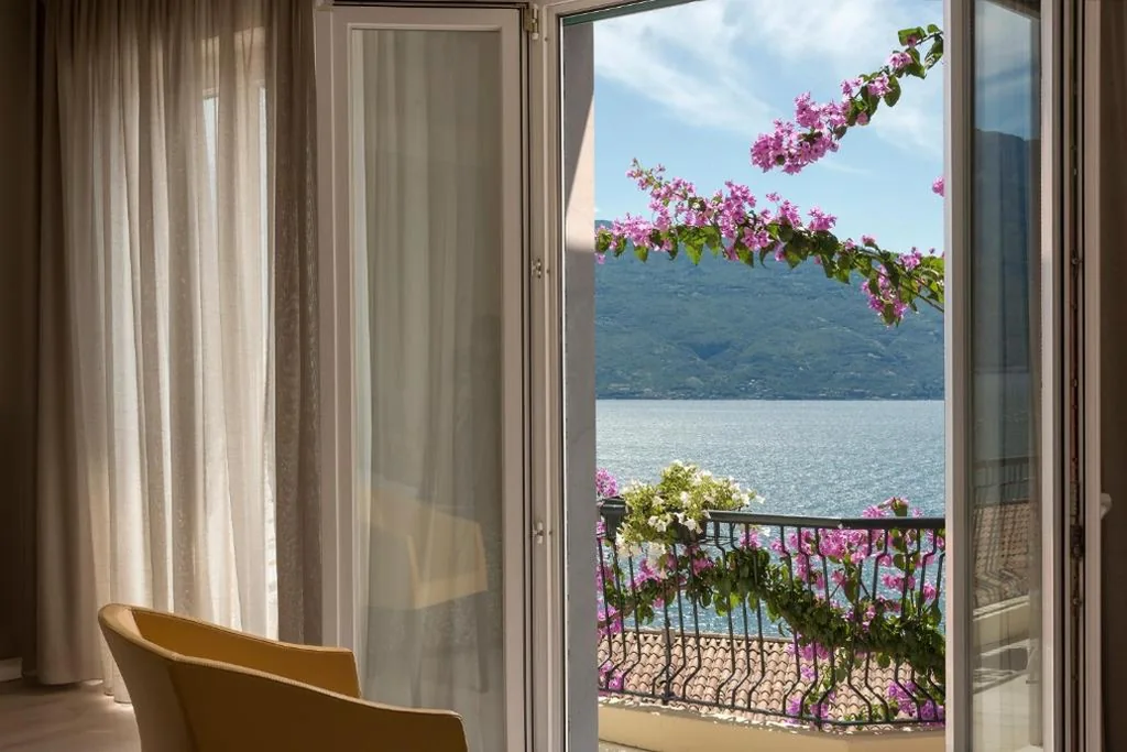 Suite con Balcone e Vista Lago — Hotel Villa Europa
