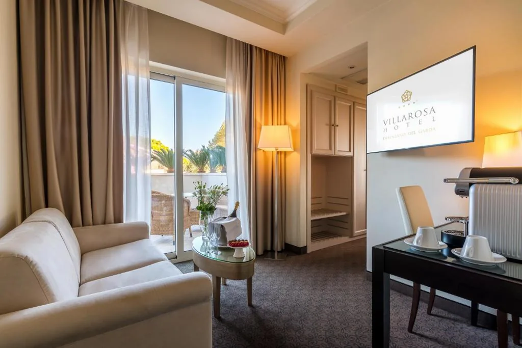 Suite con Balcone e Vista Lago — Villa Rosa Hotel Desenzano