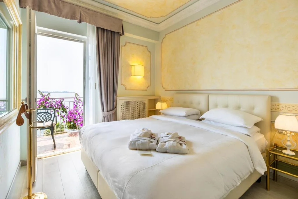 Suite con Balcone — Hotel Villa Florida & Suite Apartments