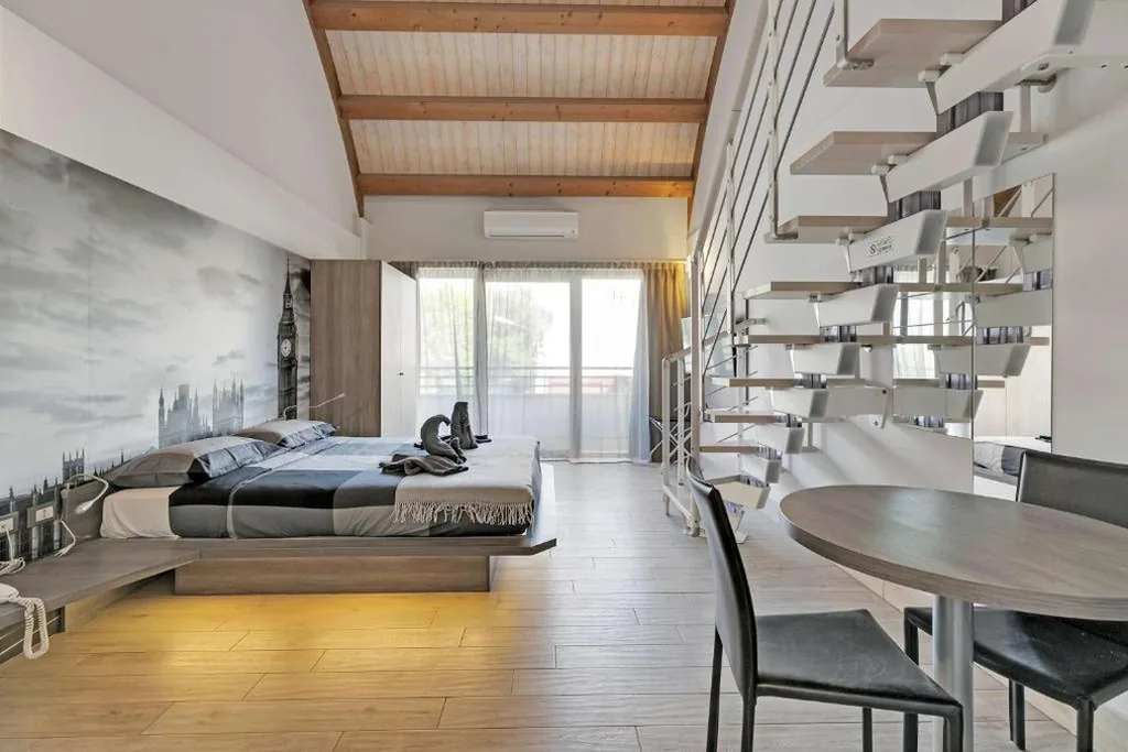Suite with Balcony — Suite A Tema