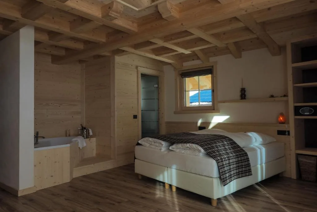 Suite con Vasca Idromassaggio — B&B Ecohotel Chalet des Alpes