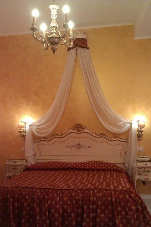 Suite con Vasca Idromassaggio, Balcone e Vista Lago — Garda Sol SPA Hotel & Appartamenti