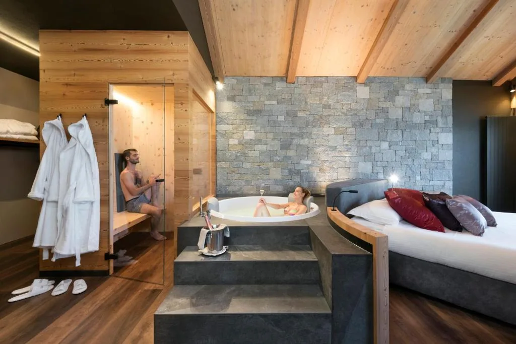 Suite with Whirlpool Tub — Hotel Lac Salin Spa & Mountain Resort