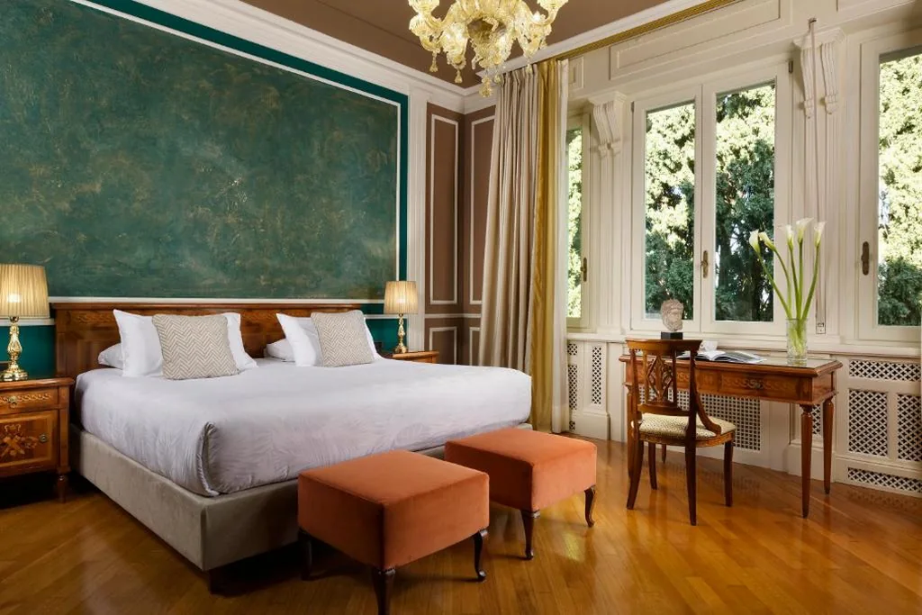 Suite con Vista Giardino — Villa Cortine Palace Relais Chateaux