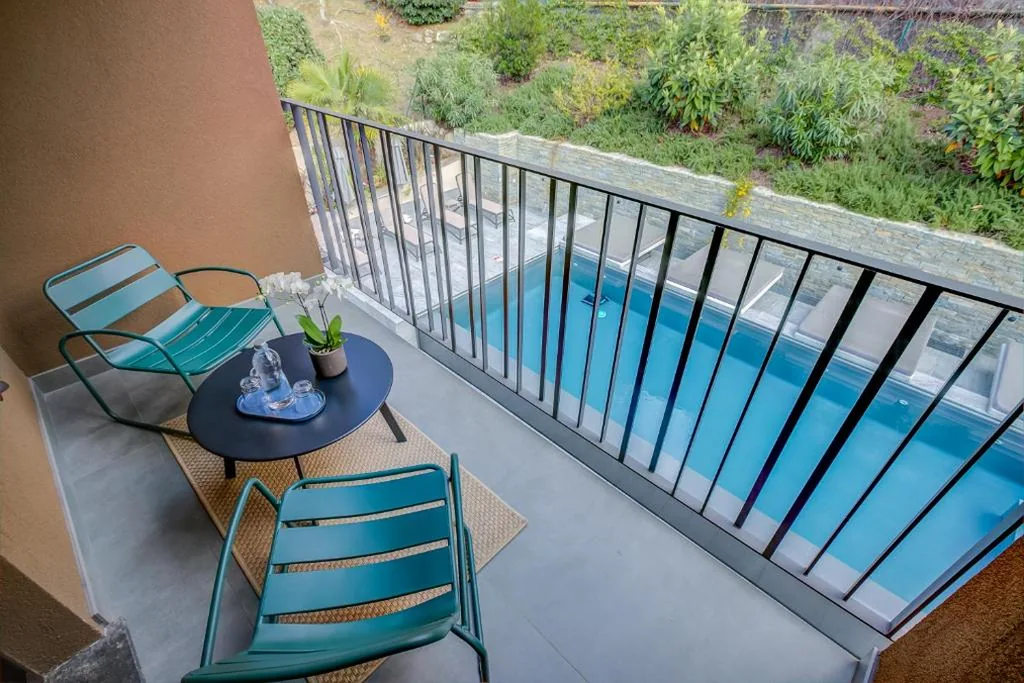 Suite with Pool View — Le Stanze del Lago Villa Seta