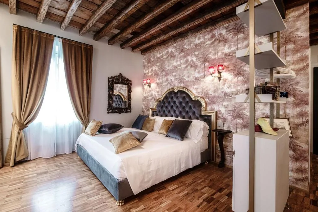 Deluxe Suite — Aurum – Como Luxury Suites
