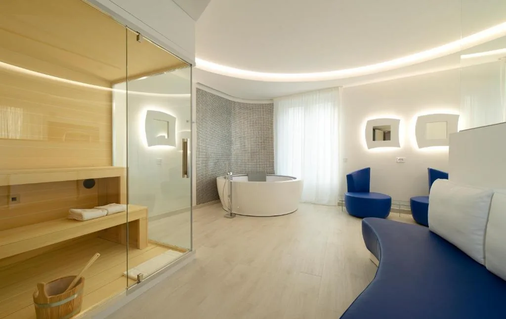 Suite Deluxe con Vasca Idromassaggio — AHD Rooms