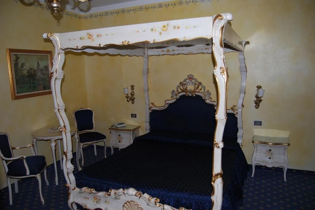 Suite Deluxe con Vasca Idromassaggio — Garda Sol SPA Hotel & Appartamenti