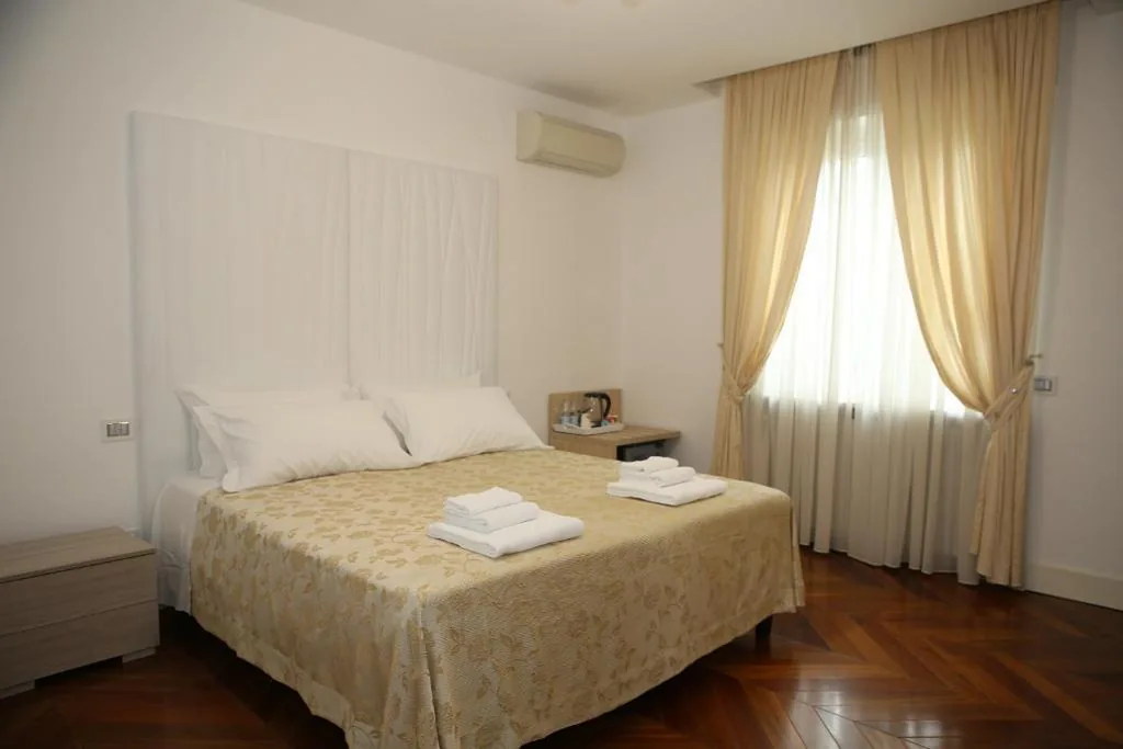Suite Familiare — Champagne Rooms