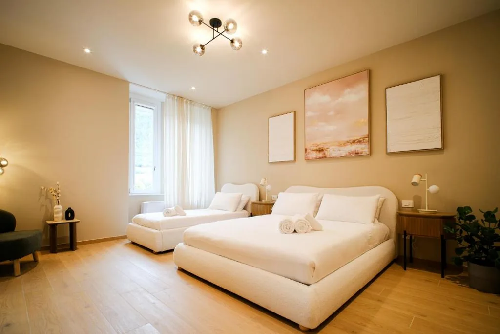 Suite Junior con Vista Montagna — Balcony Triple Suite – 3 min walk to Bernina Express
