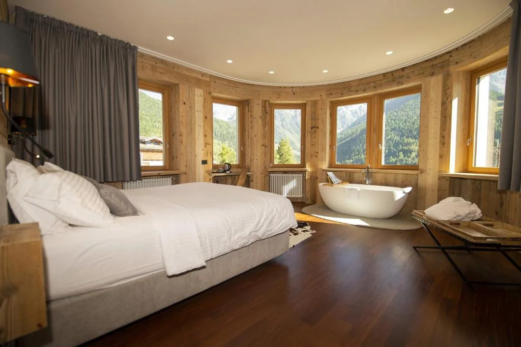 Junior Suite with Mountain View — Grey Castle garnì&suite