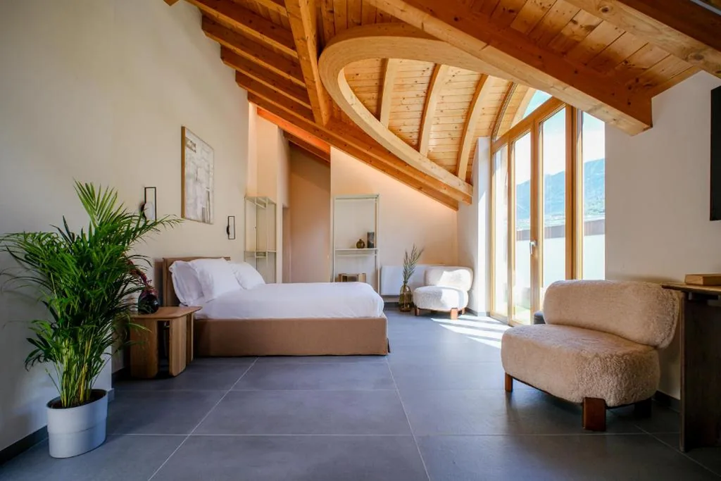 Junior Suite with Mountain View — Sky Room Square View – 3 min walk to Bernina Express