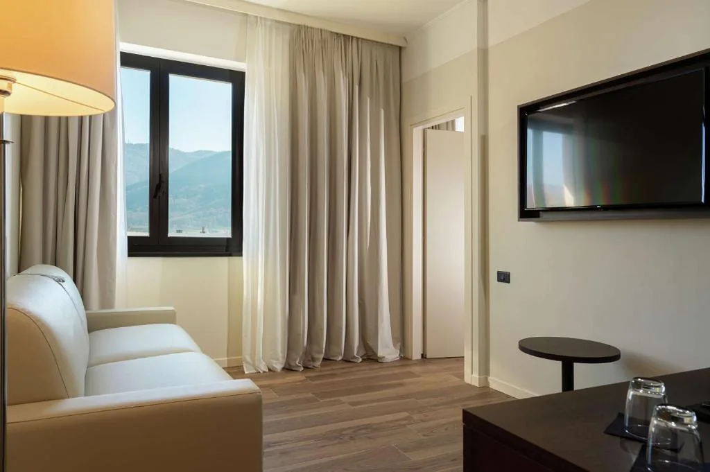 Suite King con 1 Camera da Letto — DoubleTree by Hilton Brescia